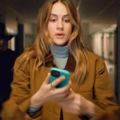 thanksgiving-2023-addison-rae-brown-jacket