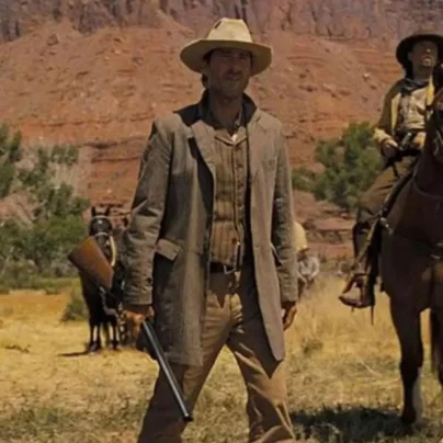 luke-wilson-horizon-ana-merican-saga-2024-grey-coat